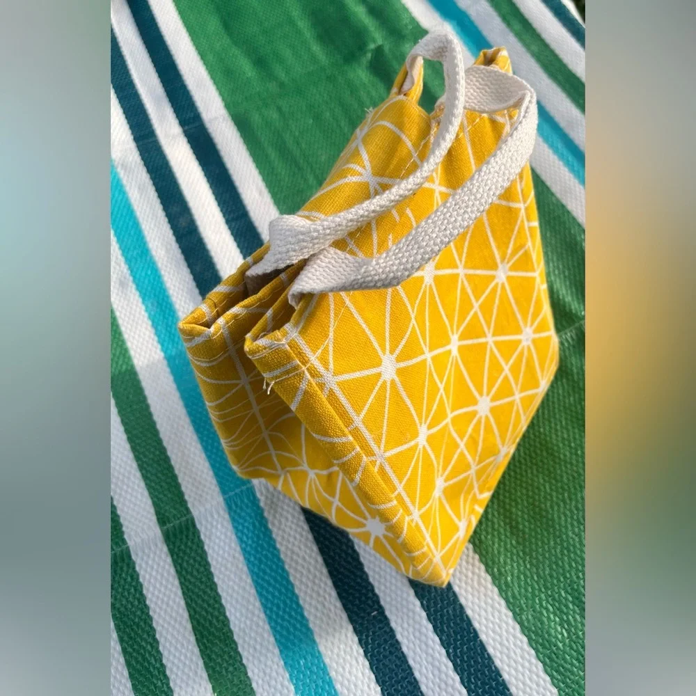 Make Me Smile Yellow Geometric Tote Lunch box - Picture 10 of 10
